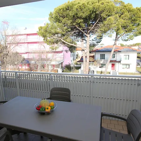 Apartment Sunny Beach Getaway For 6 Guests In Bibione *