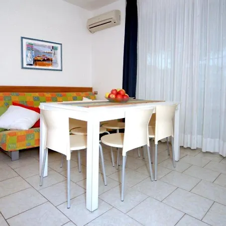 Sunny Beach Getaway For 6 Guests In Bibione