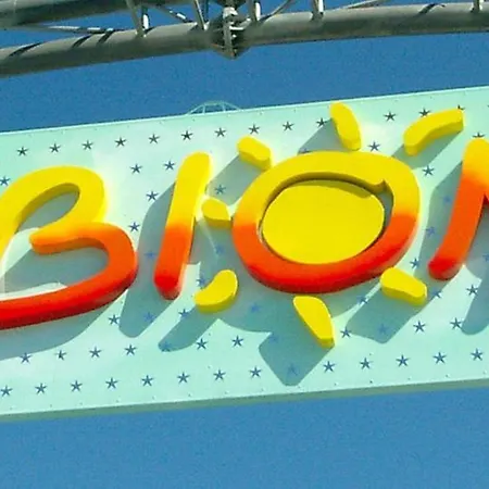 Sunny Beach Getaway For 6 Guests In Bibione Apartment *