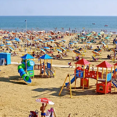 Sunny Beach Getaway For 6 Guests In Bibione Apartment *