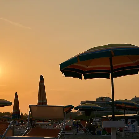 Sunny Beach Getaway For 6 Guests In Bibione Apartment