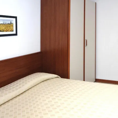 Sunny Getaway For 6 Guests In アパート ビビオーネ