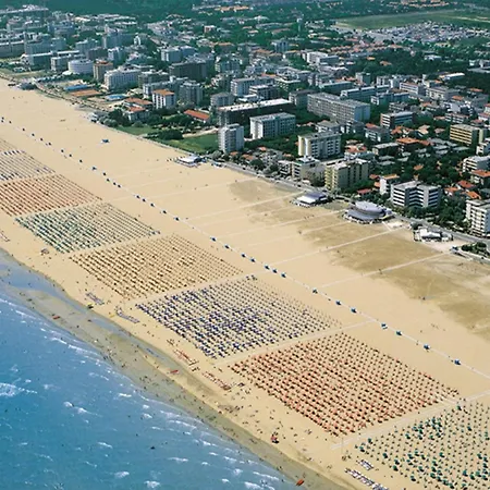 Apartment Sunny Beach Getaway For 6 Guests In Bibione